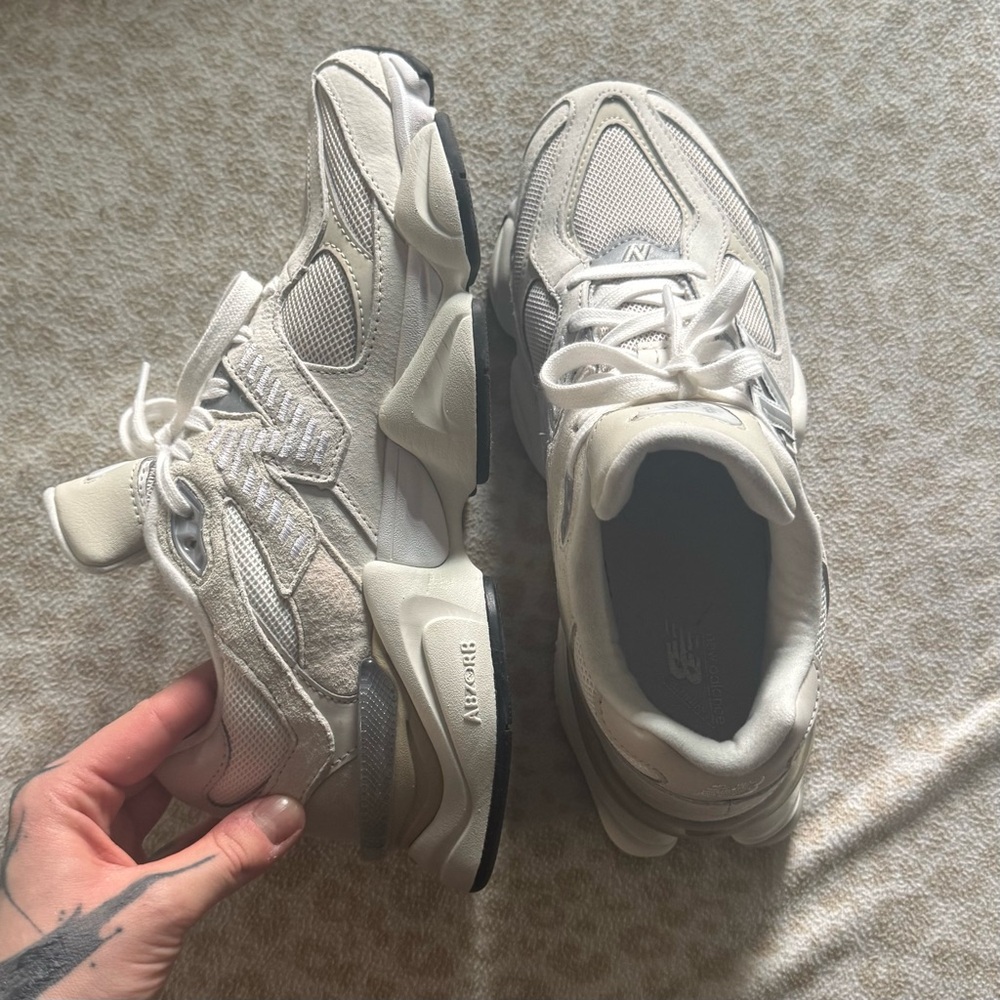 New balance 9060 Sea Salt + Moonbeam colorway 8.5W